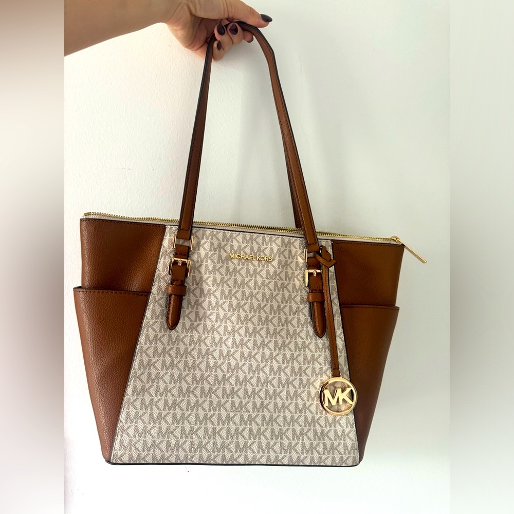 Michael kors hand bag